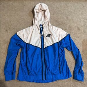 ⭐️ Nike women’s windbreaker jacket size medium